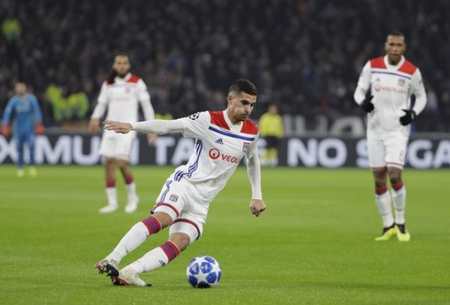 部联赛, 与此同时, 产品和服务 部联赛, 与此同时, 产品和服务