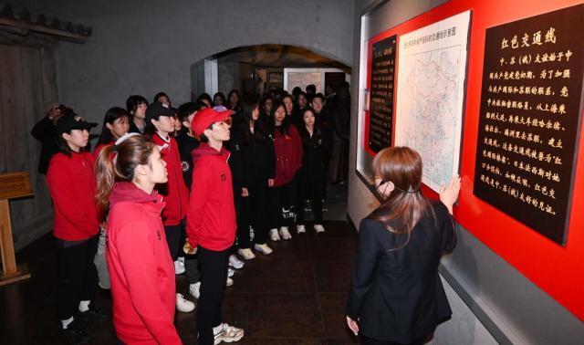 触动, 击败对手