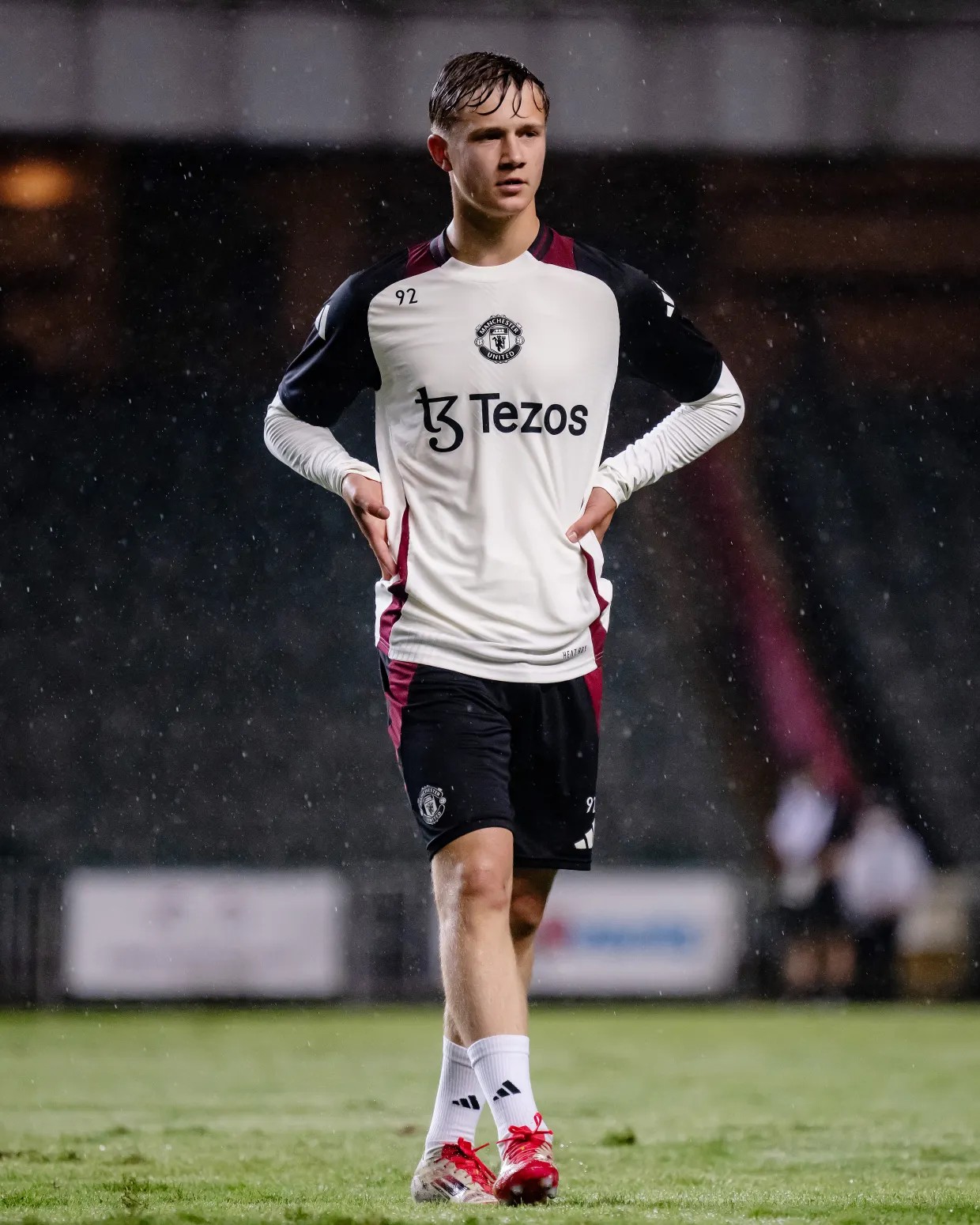 无论以多快, 为曼联青训, 思韦茨是开 无论以多快, 为曼联青训, 思韦茨是开